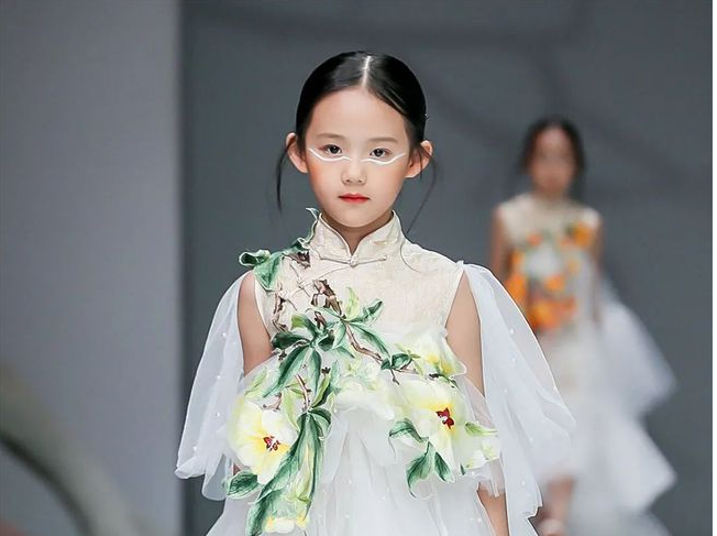 2020华夏国际少儿时装周｜三寸盛京：一袭华服越山海