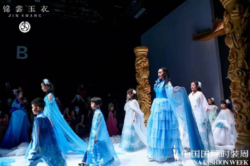 武汉儿童模特秀场通告 2022AW中国国际时装周 新国风高级定制品牌童模招募